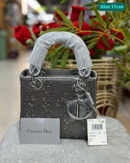 Dior
Good quality 

with box 🎁🎁🎁

120 dhs💓

Zain186
♥️♥️♥️