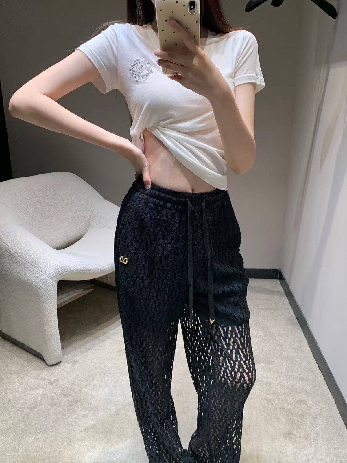 *New collections 💕💕    
180 dhs❣️
*good  quality  
*Sizes:S M L 
*AVAILABL

Zain231
♥️♥️♥️