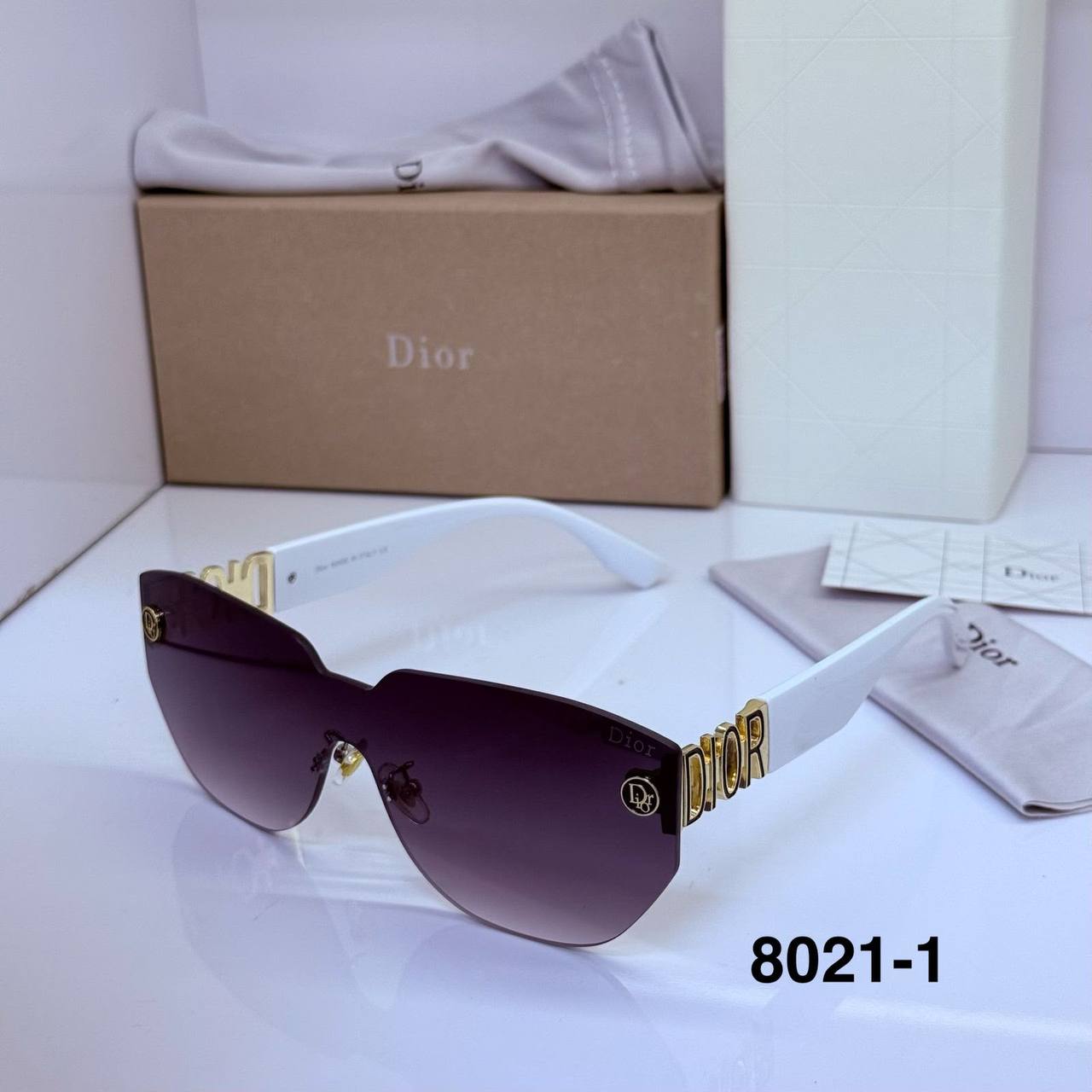 SUNGLASSES 🕶️
GOOD QUALITY 

50 dhs✅

WITHBOX
🎁🎁🎁

Zain40
♥️♥️♥️