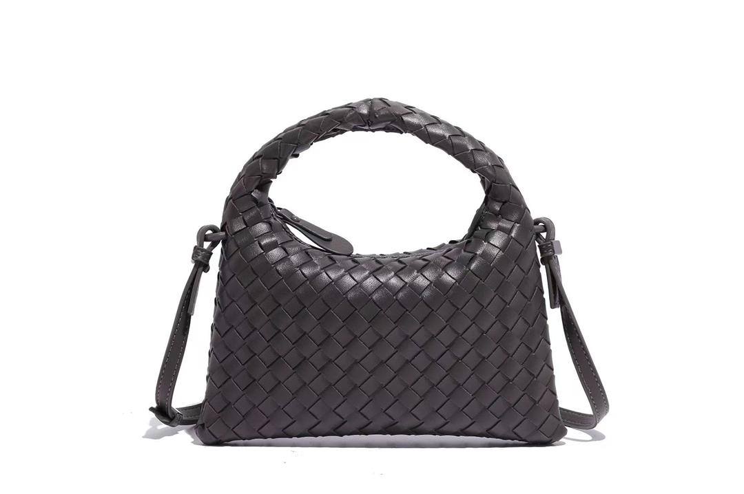 Bottega

95 dhs✅

with box
🎁🎁🎁

Zain42
♥️♥️♥️