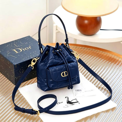 DIOR
BEST QUALITY 
WITH BOX’S 🎁
90 dhs✅
size 16CM

Zain290
♥️♥️♥️