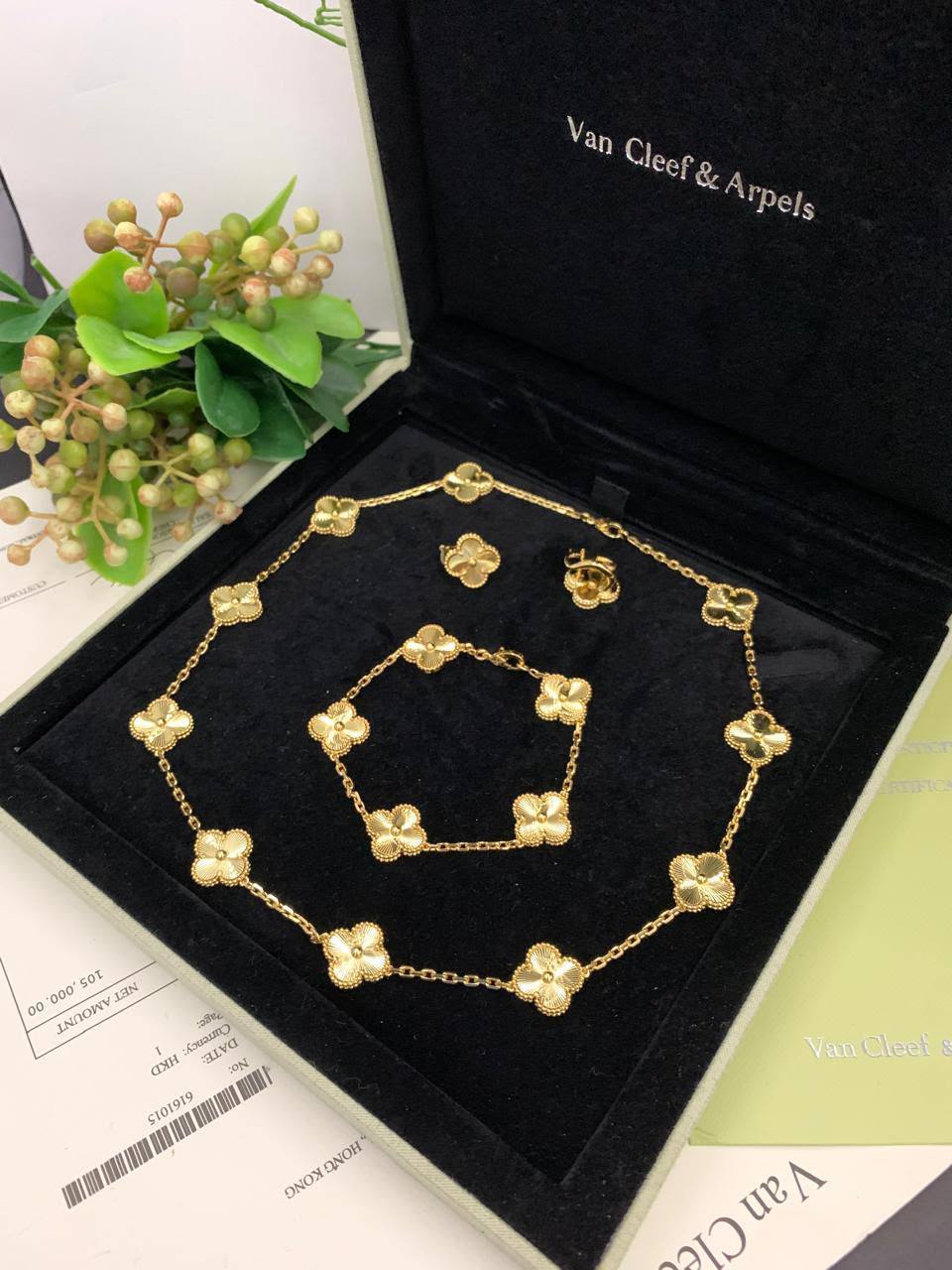 VCA SET
MASTER✨💫
10 FLOWER NECKLACE
5 FLOWER BRACELET
1 FLOWER EARRINGS
WITH BOX AND PAPER BAG🛍️🎁
 230 DHS🇦🇪🇦🇪✨💫
ALL COLORS AVAILABLE

Zain89
♥️♥️♥️