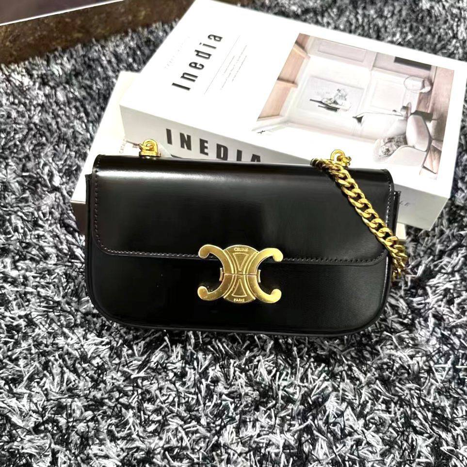 Celine 
    Good Quality 
230 dhs❣️

Zain131
♥️♥️♥️