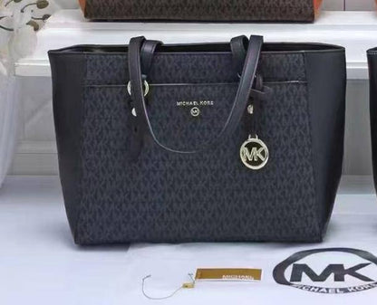💝 MK Tote
1⃣️ First quality 
Size : 40 *  12 cm
90 dhs🪙🌨️

Zain115
♥️♥️♥️