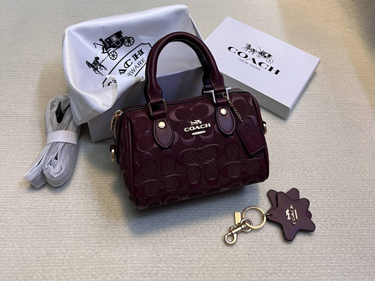 Coach

90 dhs✅

with box
🎁🎁🎁

size 20cm

Zain26
♥️♥️♥️