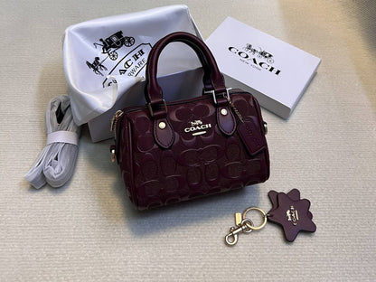 Coach

90 dhs✅

with box
🎁🎁🎁

size 20cm

Zain26
♥️♥️♥️