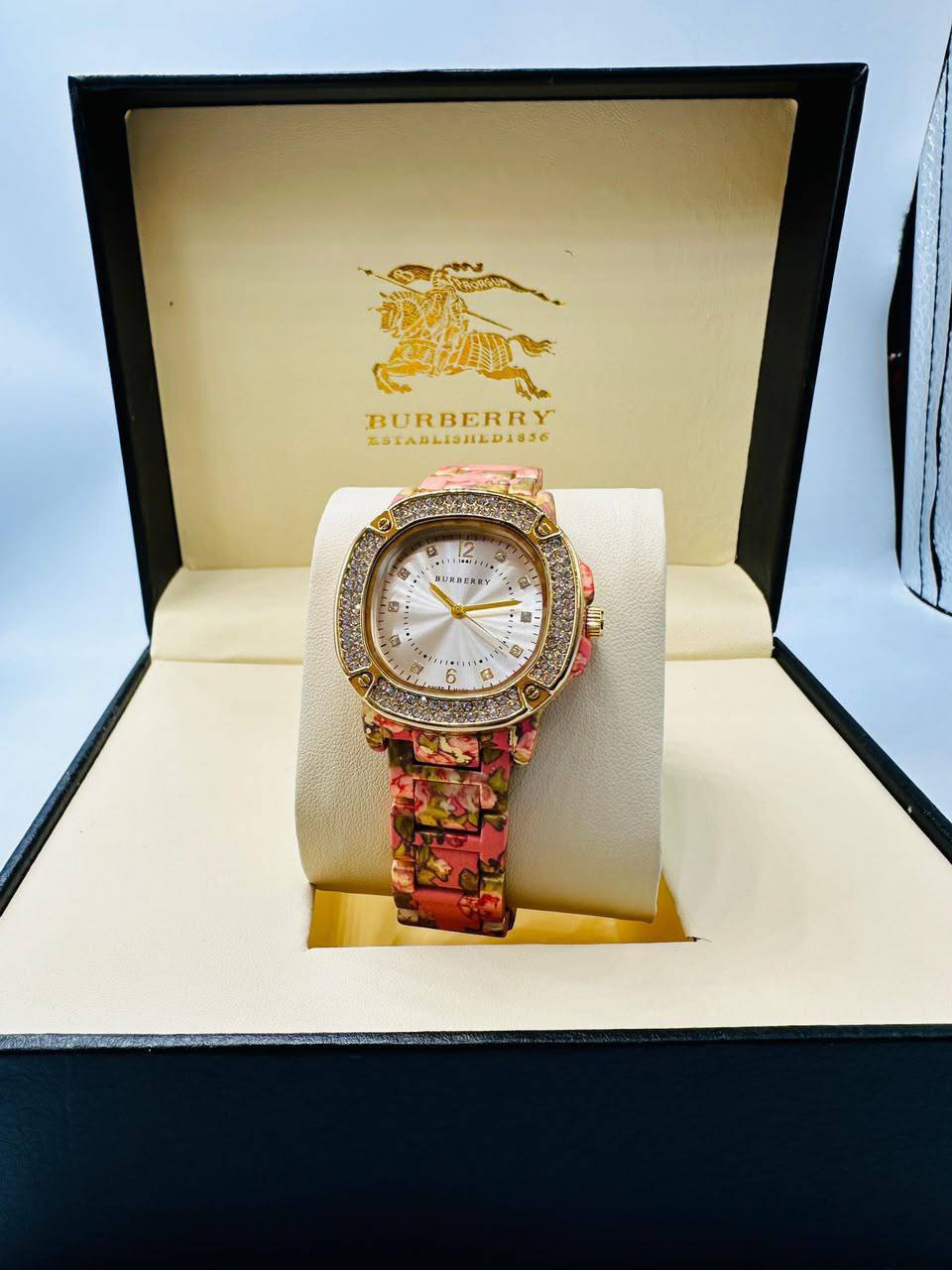 BURBERRY Ladies 
55 dhs💓

Zain08
♥️♥️♥️