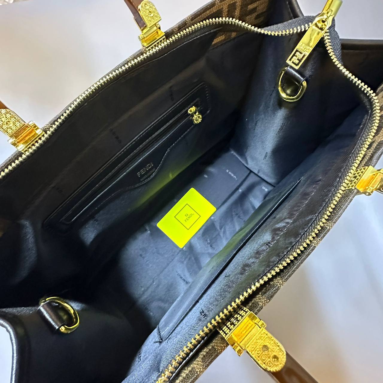FENDI 
HIGH QUALITY
130 dhs✅

Zain39
♥️♥️♥️