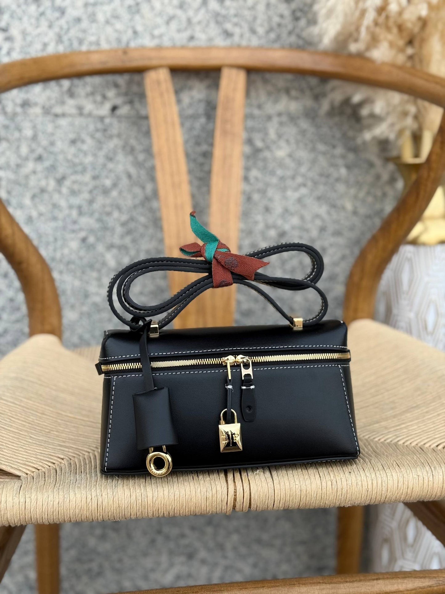 Available again✨✨✨
LORO PIANA
20cm
330 dhs🪙🌨️
Top quality 
With box🎁

Zain167
♥️♥️♥️