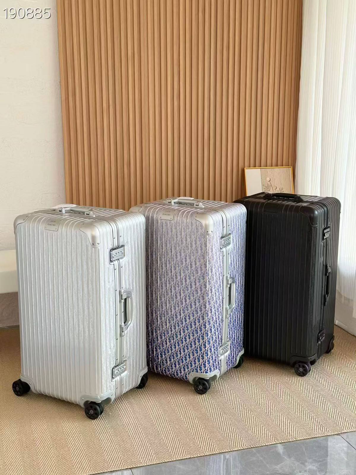 Dior Trunk 
Master quality 💓💓
2100 dhs✅✅

Zain341
♥️♥️♥️