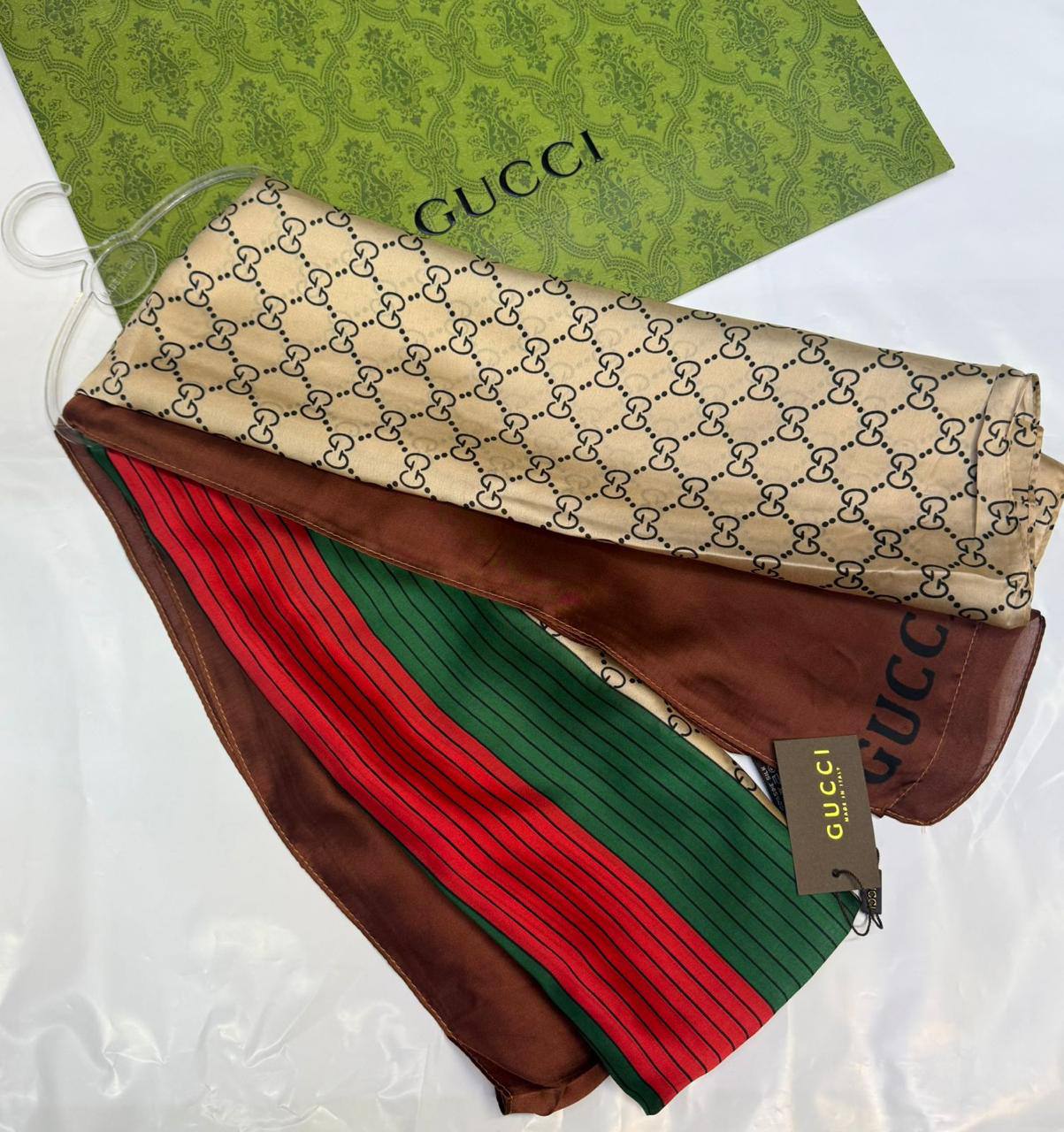 LV - Gucci
Silk scarf 
40 dhs✅
55 dhs✅ 

with box🎁🎁🎁

Zain93
♥️♥️♥️
