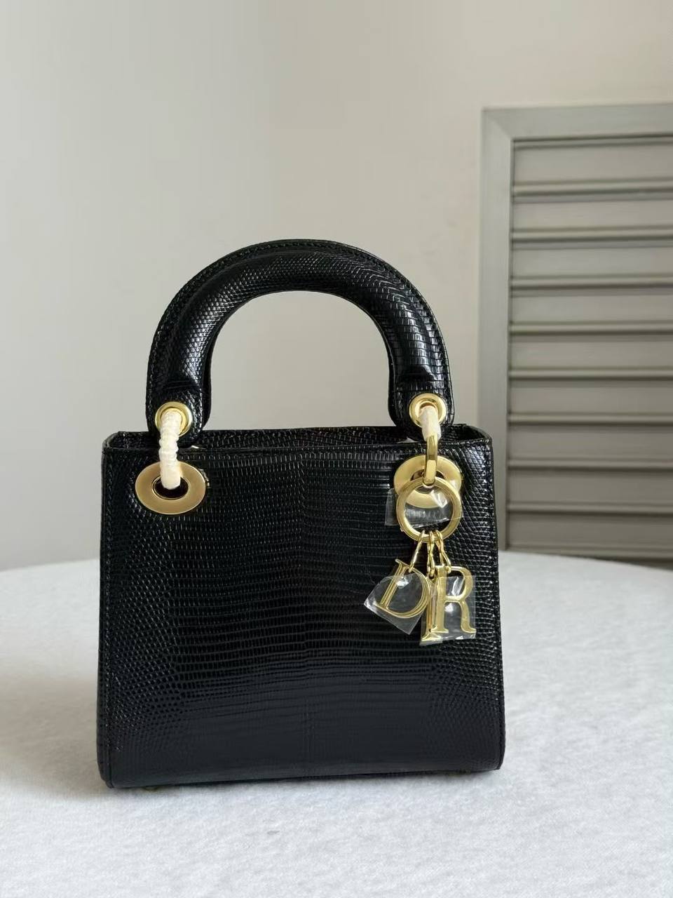 Pre order ❤️
Dior Mini Lady Ombre Lizard Bag featuring a distinct white and gray color gradient❤️❤️
For Price 👇 WhatsApp✅
0568585901 
0507557372
0552275751 Owner Zain 👌

Zain71
♥️♥️♥️