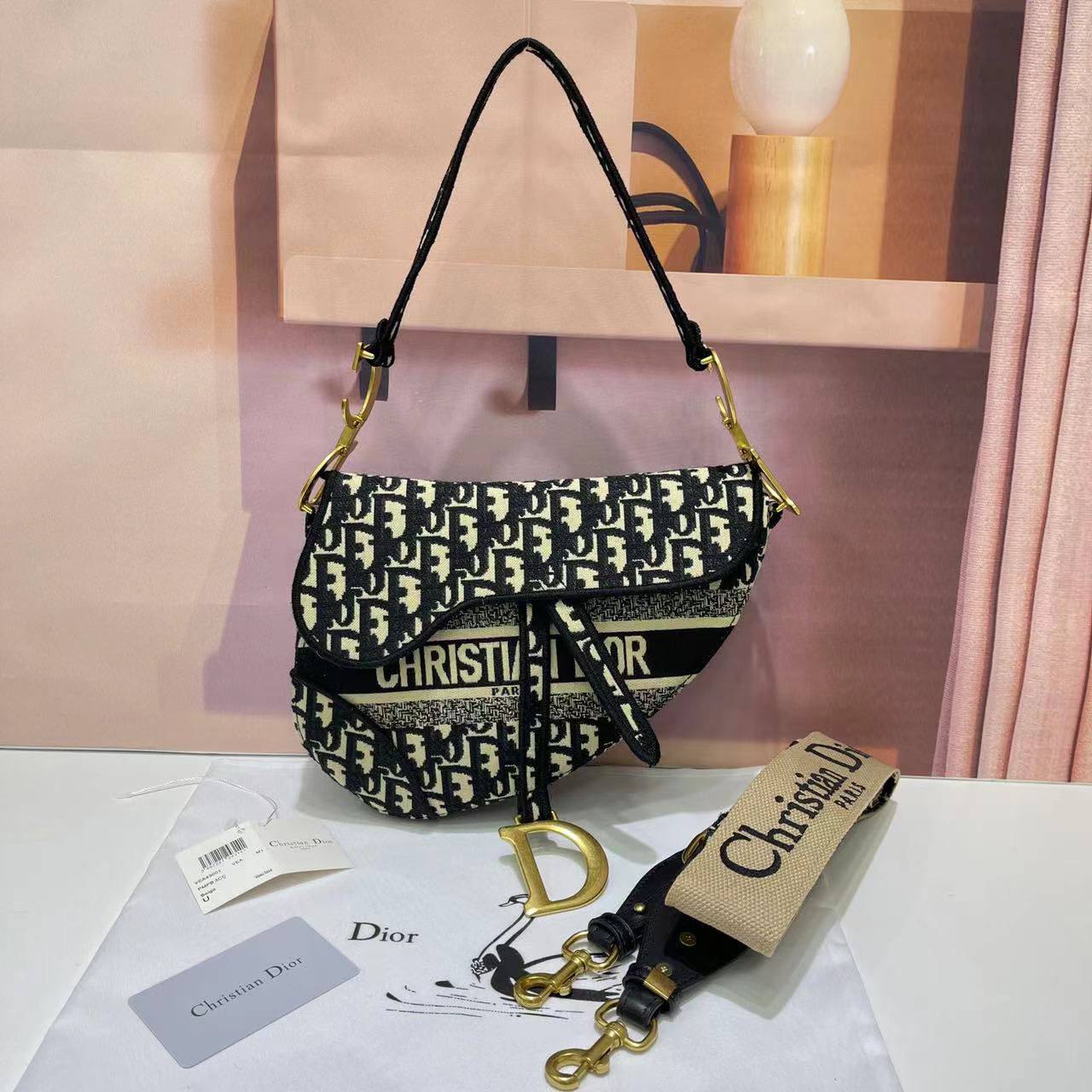 Dior

100 dhs✅

with box
🎁🎁🎁

Zain235
♥️♥️♥️