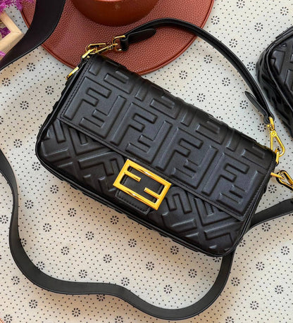 Fendi

Small 220 dhs
 
Big  230 dhs 

Zain134
♥️♥️♥️