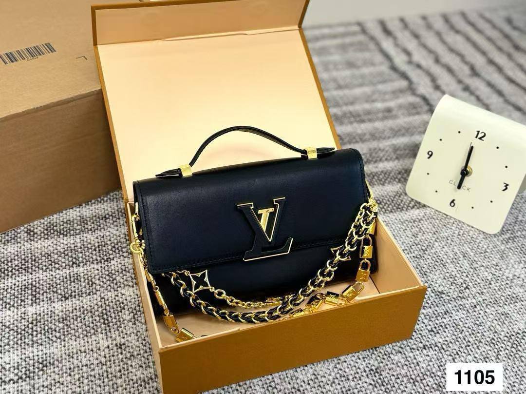 LV
COPY ONE RESTOCK 

WITH BOX 
🎁🎁🎁

155 dhs🪙🖤

SIZE: 23cm

Zain39
♥️♥️♥️