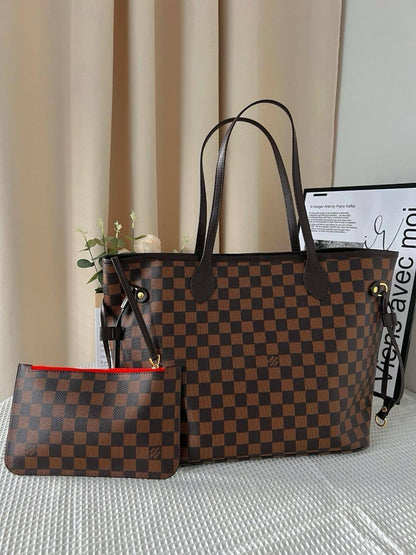 LV
42 cm with box 
105 dhs🇦🇪🇦🇪

Zain17
♥️♥️♥️