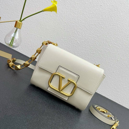 VALENTINO 
COPY ONE
200 dhs✅

Zain295
♥️♥️♥️