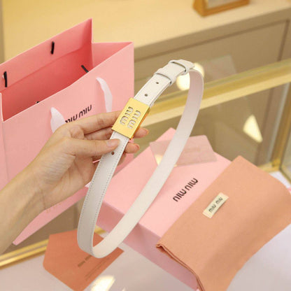 💙 MIU MIU 💙
💙*SUPER MASTER QUALITY*💙
💙*ORIGINAL PACKAGING*💙
260 dhs💓

Zain281
♥️♥️♥️
