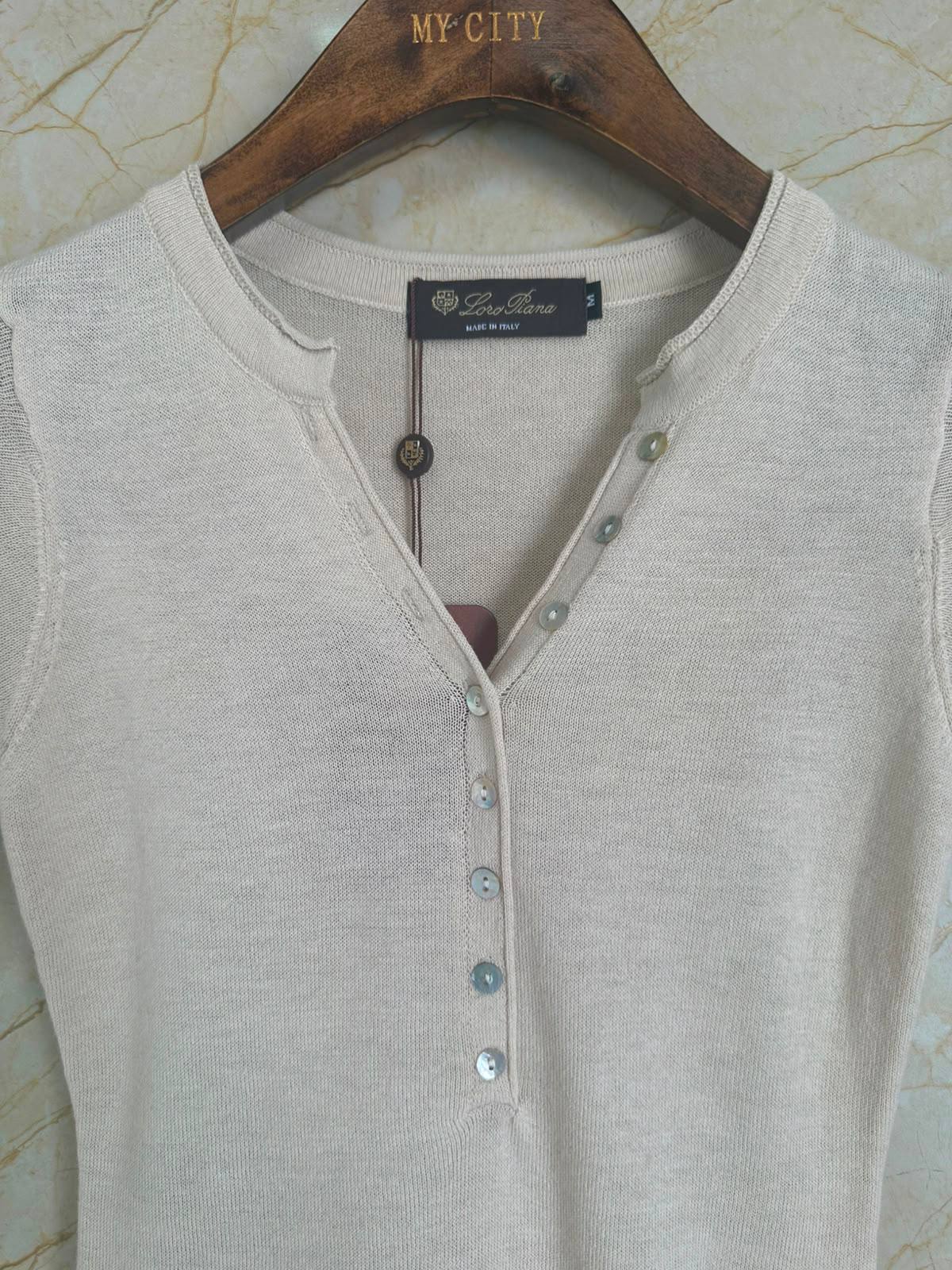*LORO PIANA*
Women’s Cashmere Tshirt 
Master Quality 
SML
320 dhs🇦🇪🇦🇪

Zain276
♥️♥️♥️