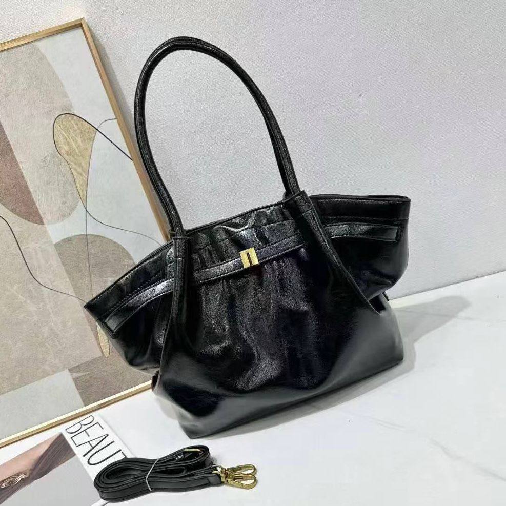 JW PEI  
GOOD QUALITY 
100 dhs✅
SIZE: 26.5cm

Zain295
♥️♥️♥️