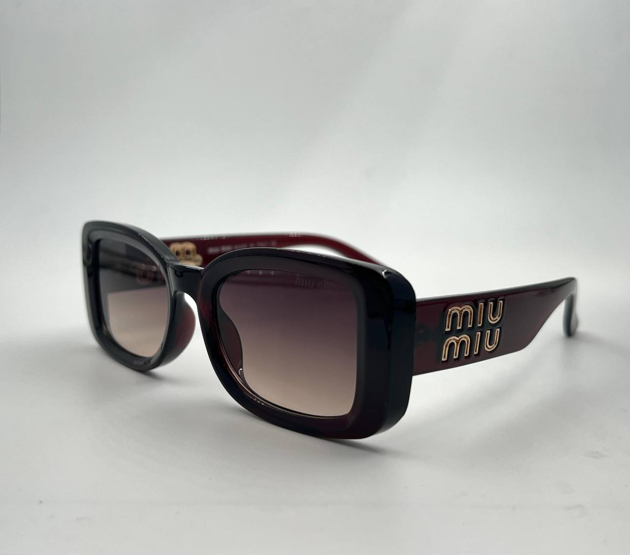 Miu Miu
good quality 💯
With master box 🗃️ 
65 dhs🪙🌨️

Zain273
♥️♥️♥️