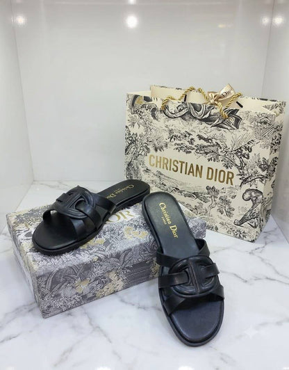 New Arrived🛬
DIOR SLIPPER🥿
GOOD QUALITY😍
85 dhs✅
Size:36-41

Zain40
♥️♥️♥️