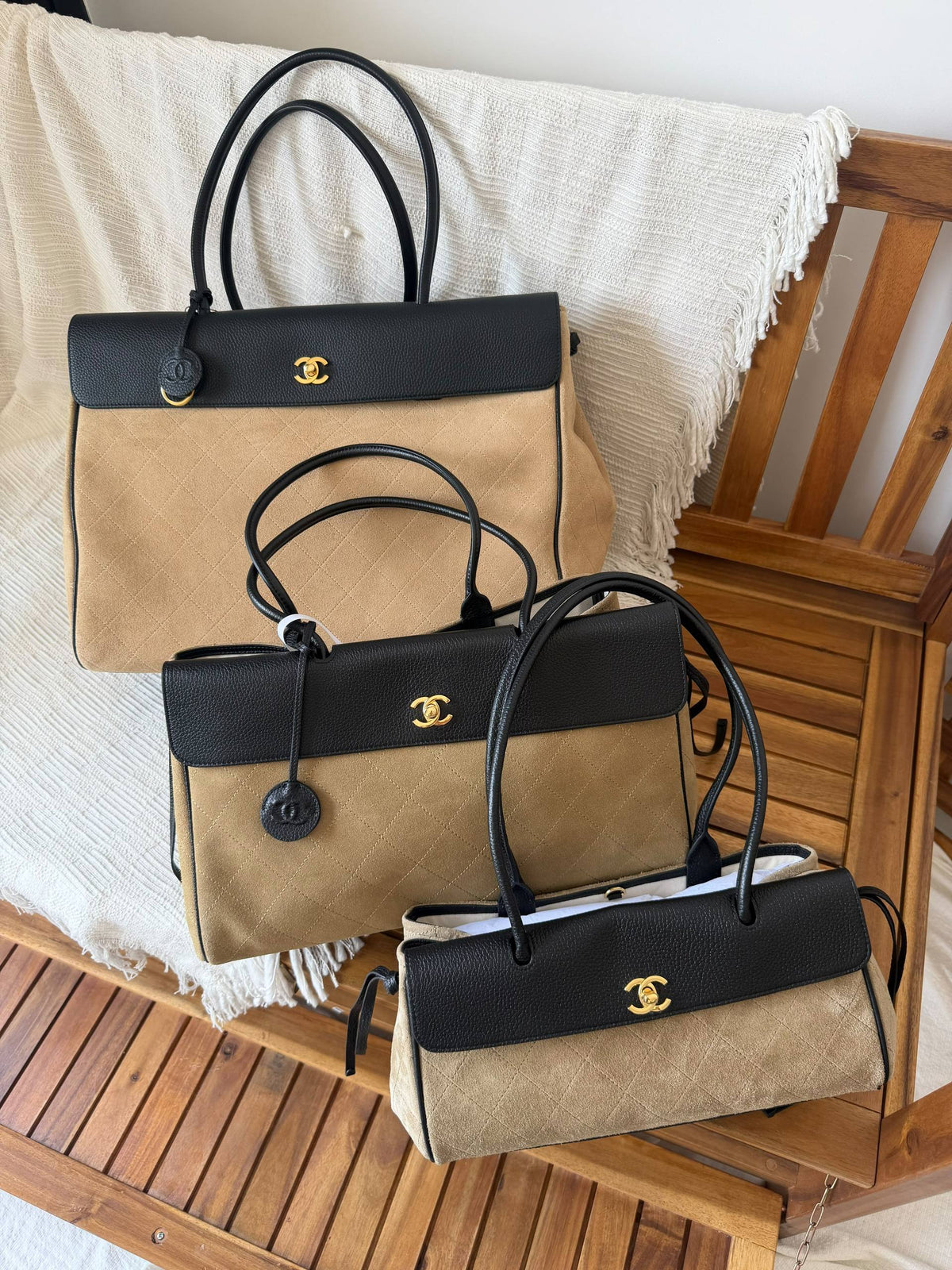 Chanel Suede Tote

For Price 👇 WhatsApp✅
0568585901 
0507557372
0552275751 Owner Zain 👌

Available In 3 Size
43CM
36CM
31CM

Zain317
♥️♥️♥️