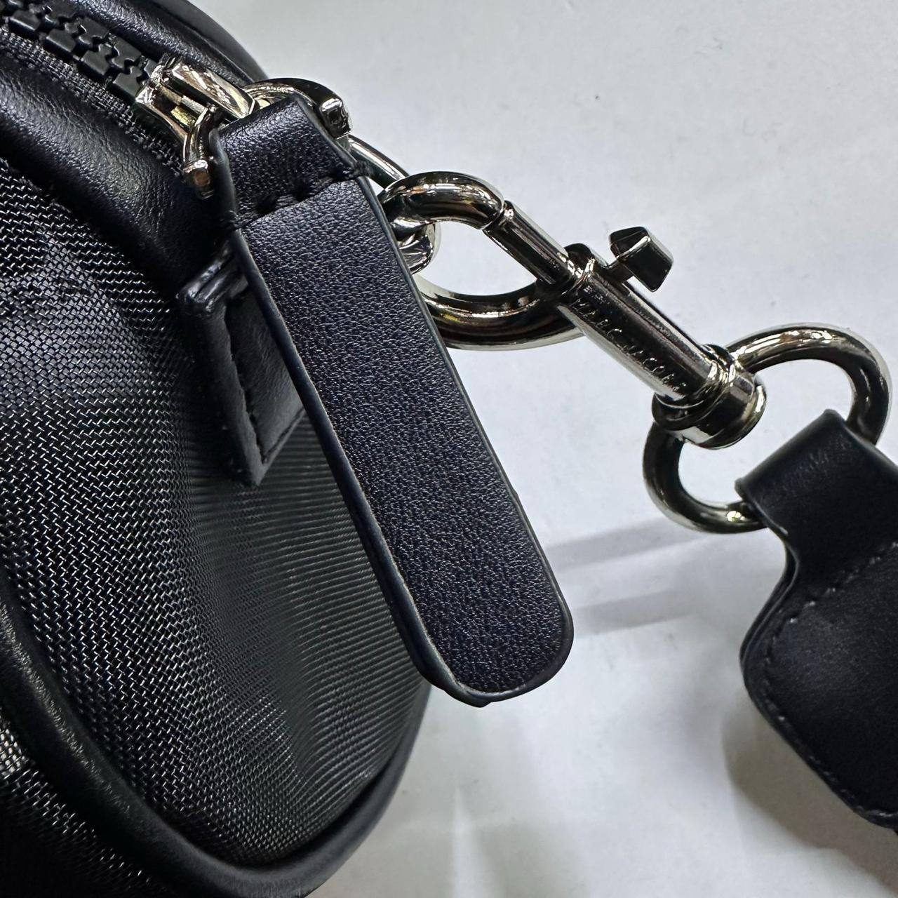 Marc Jacobs
21*11*6cm
75 dhs💓

Zain17
♥️♥️♥️