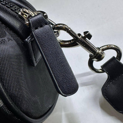 Marc Jacobs
21*11*6cm
75 dhs💓

Zain17
♥️♥️♥️
