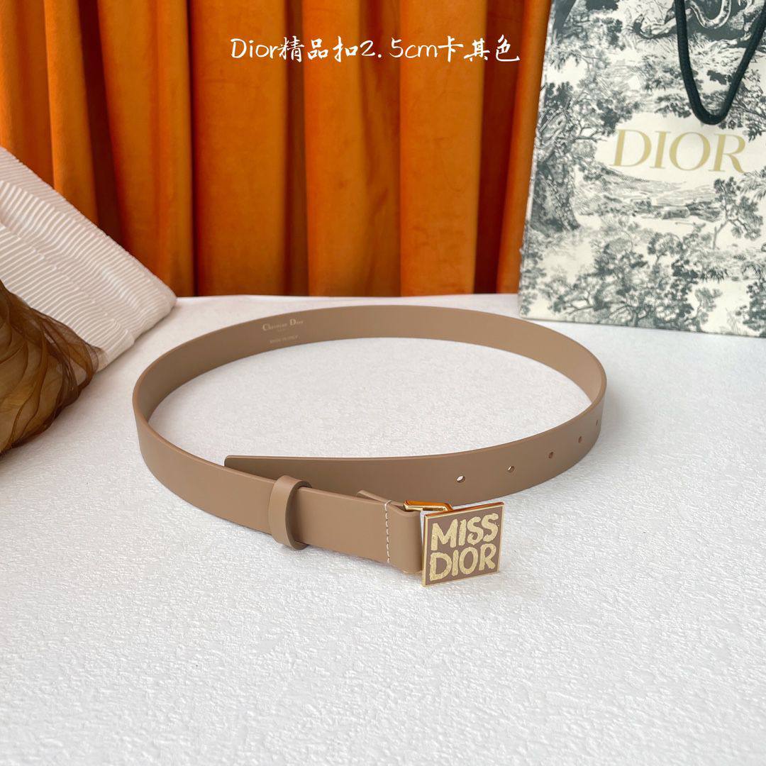 *💜 miss dior 💜
💜*Master quality*💜
280 dhs✅

Zain160
♥️♥️♥️