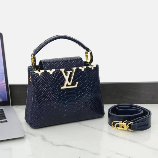 LV ✨

High quality 
Size:20cm

120 dhs✅

With box 📦

Zain70
♥️♥️♥️