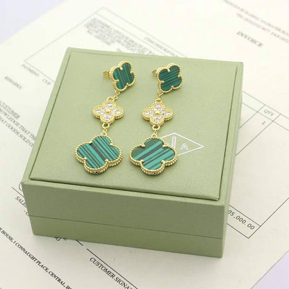 VCA
EARRING💫✨
3 FLOWER STONES
65 DHS👑
WITH BOX AND PAPER BAG🎁🛍️

Zain89
♥️♥️♥️