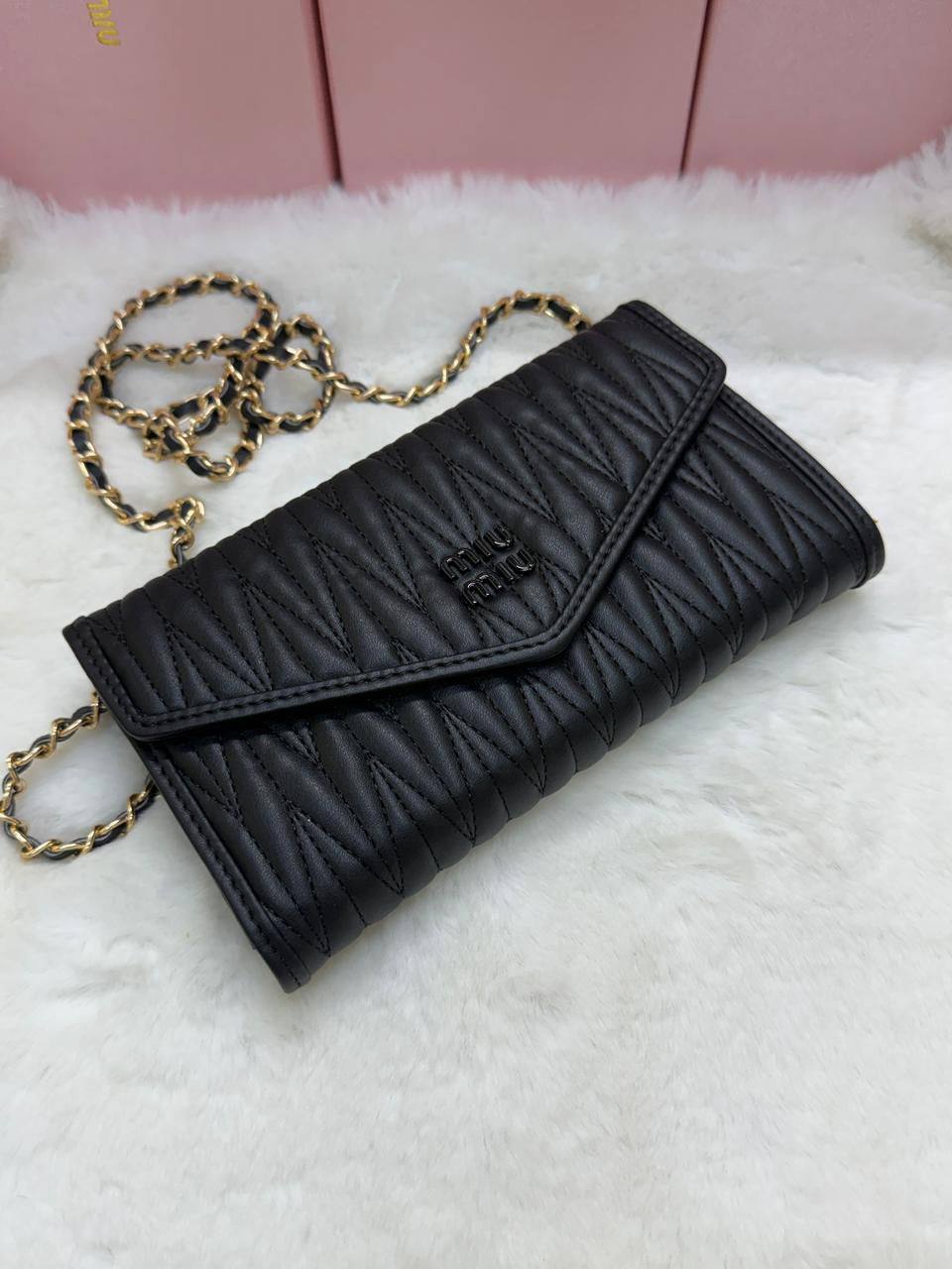NEW CAME 
MIU MIU BAG
GOOD QUALITY 
45 dhs❣️

WITHBOX
🎁🎁🎁

SIZE- 20*12*3

Zain40
♥️♥️♥️