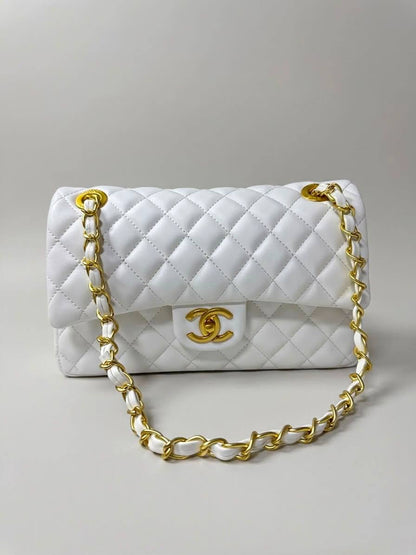 Chanel

High quality
With box 

115 dhs🇦🇪🇦🇪🇦🇪

Zain136
♥️♥️♥️