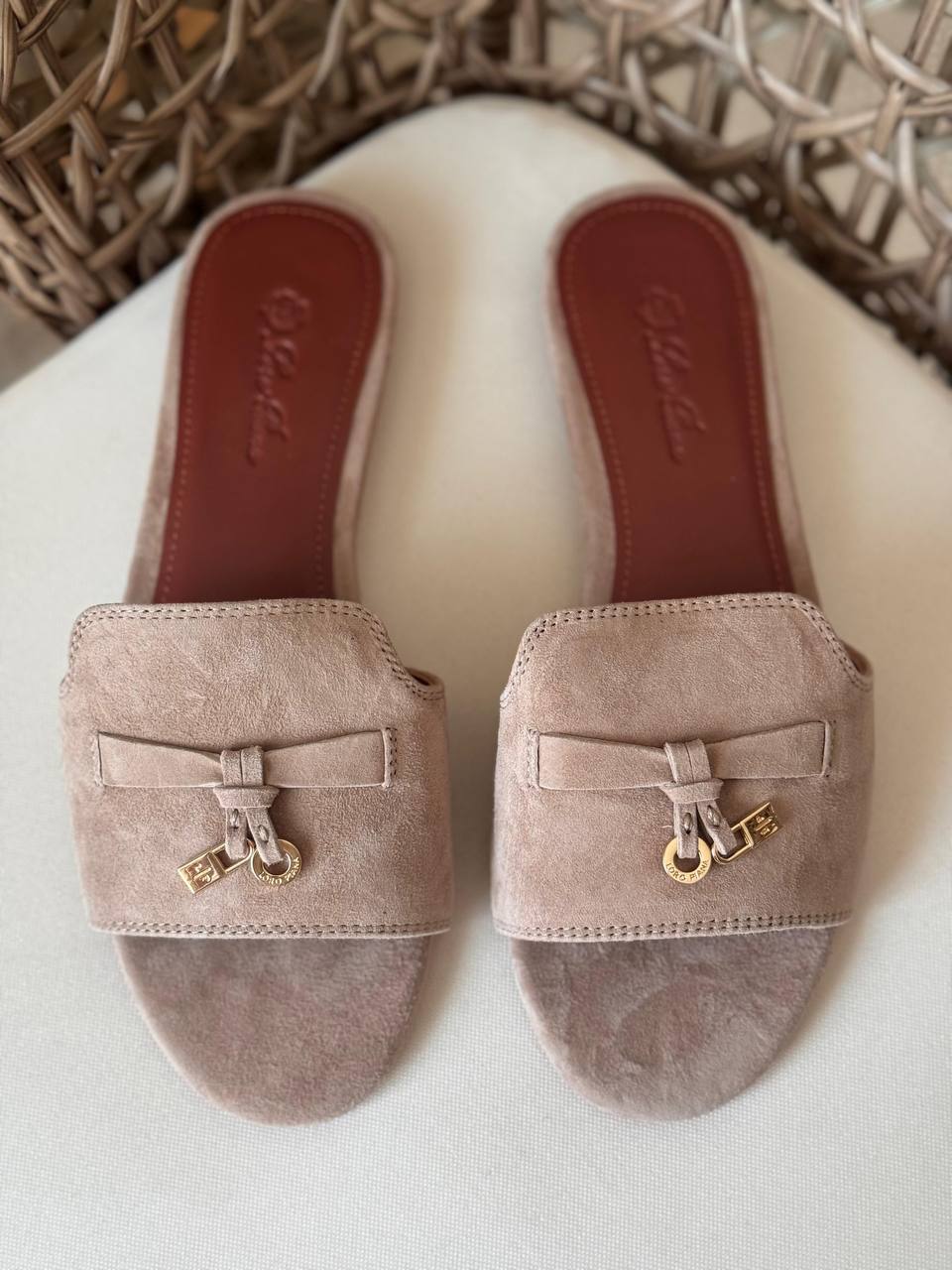 LORO PIANA 🩵
Size: 36 to 41
Super master quality
450 dhs✅

Zain198
♥️♥️♥️