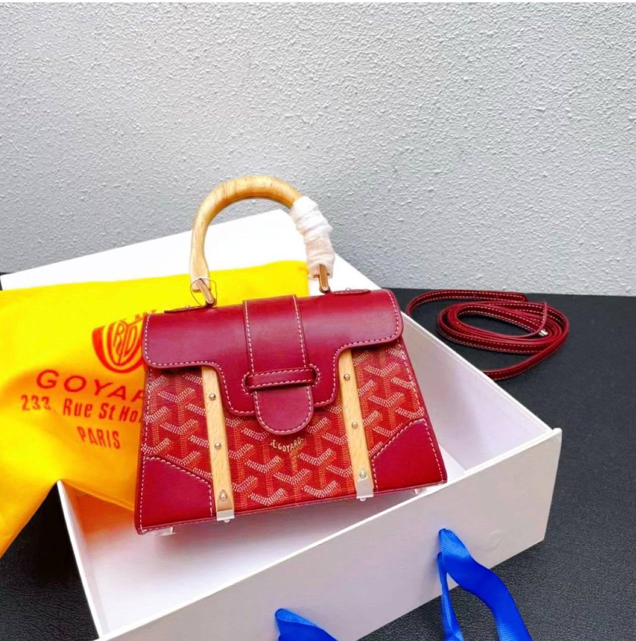 GOYARD
HIGH QUALITY  

WITH BOX 
🎁🎁🎁

130 dhs✅

Zain295
♥️♥️♥️