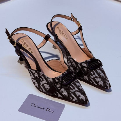 NEW CAME
DIOR HEEL
GOOD QUALITY
110 dhs✅
Size 36 TO 41

Zain40
♥️♥️♥️