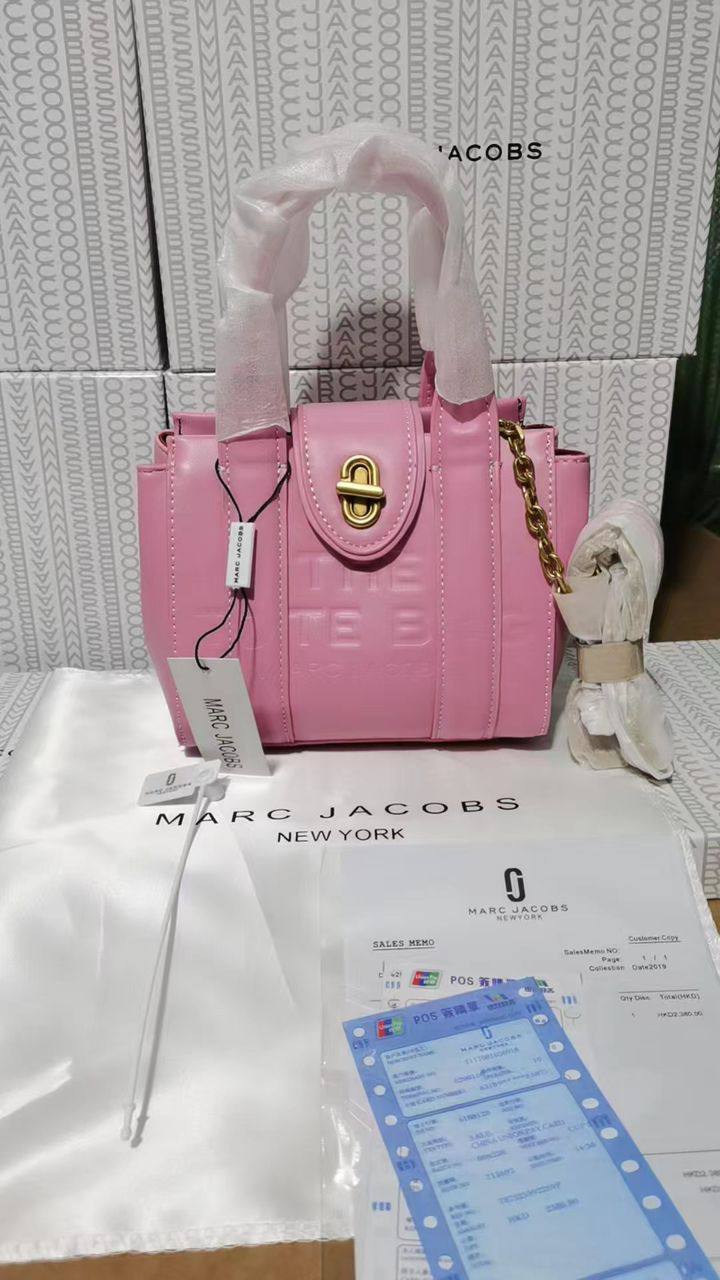 Marc Jacobs
115 dhs❣️
SIZE：18cm
High-quality 

with box
🎁🎁🎁

Zain35
♥️♥️♥️