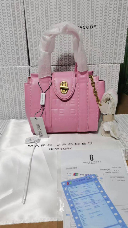 Marc Jacobs
115 dhs❣️
SIZE：18cm
High-quality 

with box
🎁🎁🎁

Zain35
♥️♥️♥️