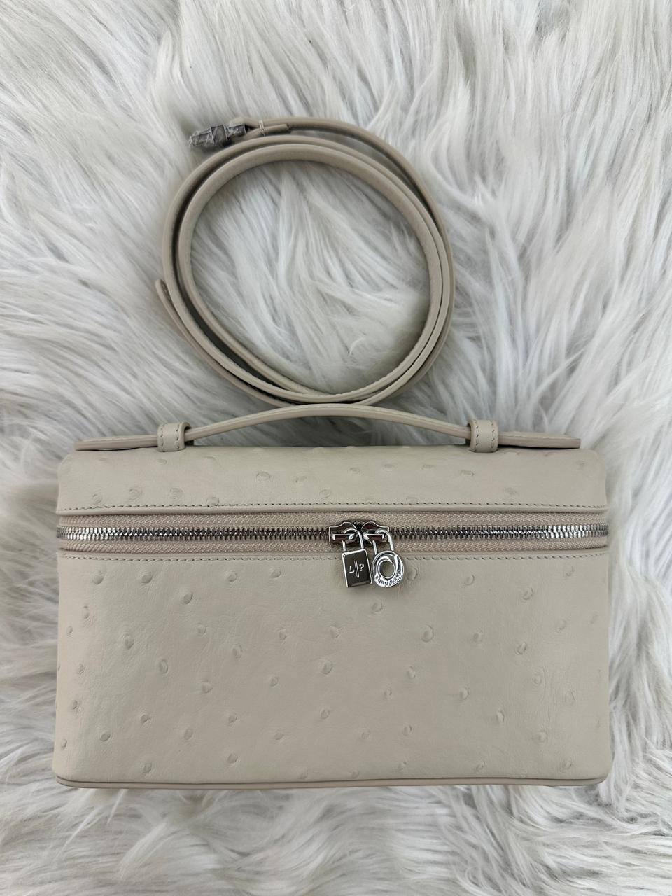 Loro piana

Extra pocket on ostrich leather 

Original quality material💯

For Price 👇 WhatsApp✅
0568585901 
0507557372
0552275751 Owner Zain 👌

Zain71
♥️♥️♥️