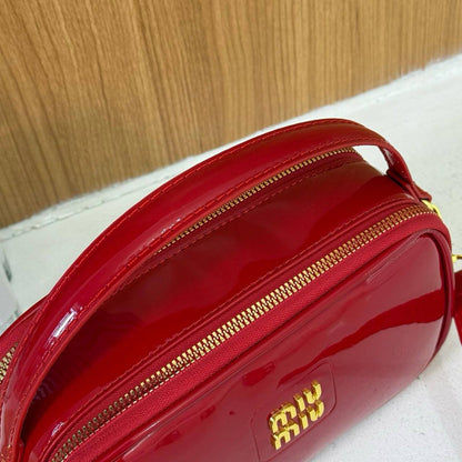 Miu Miu
20*11.5*8cm
50 dhs🪙💕

Zain17
♥️♥️♥️