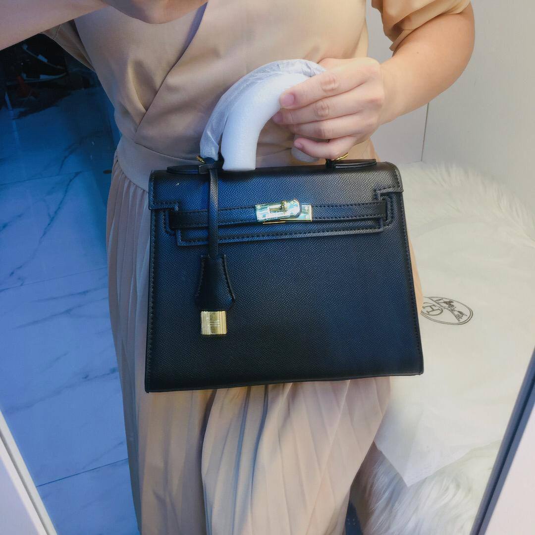 Hermes Kelly
First quality + box

Size : 25 * 20  cm
 with box 🎁

95 dhs🇦🇪🇦🇪

Zain115
♥️♥️♥️