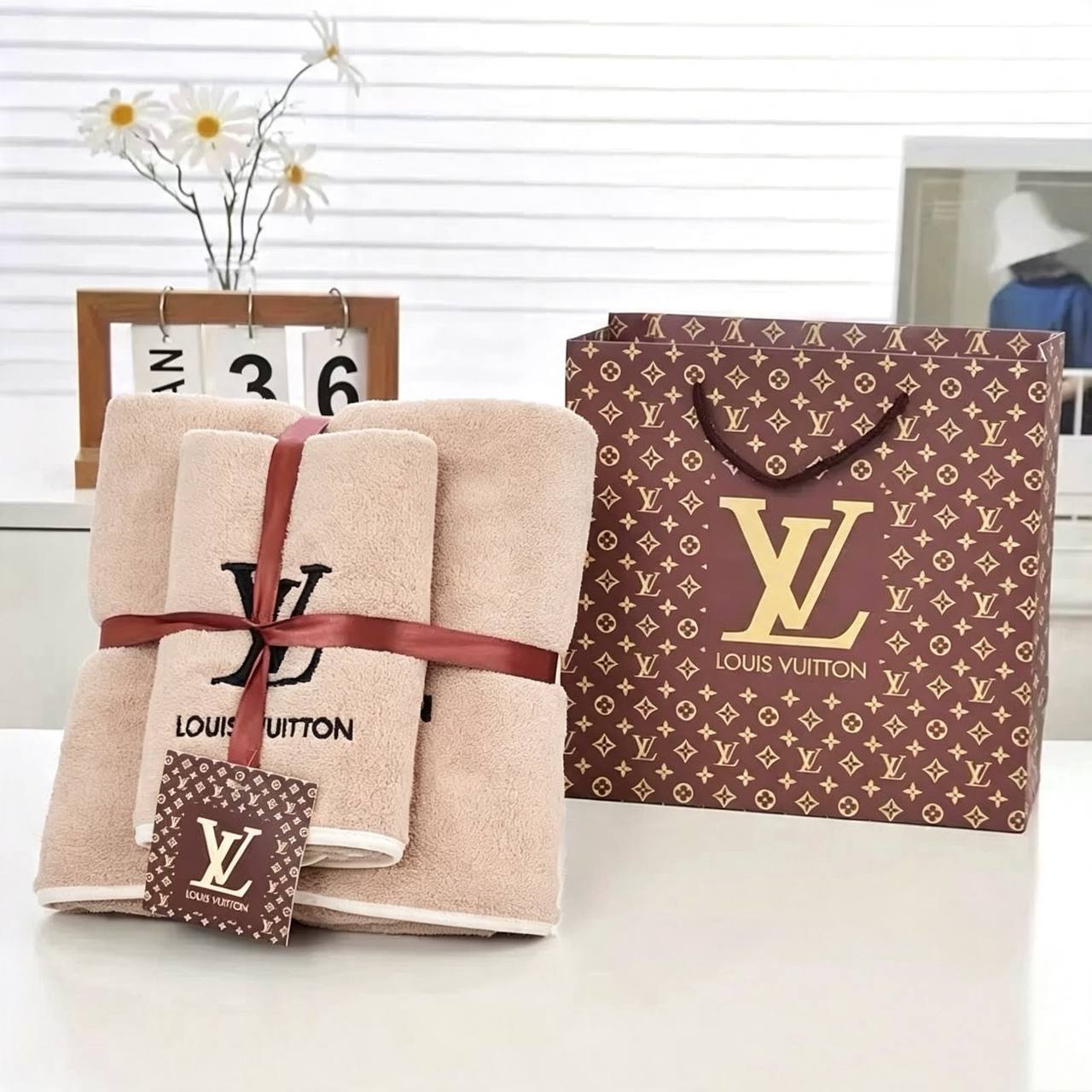 Towel new came good quality 
with paper bag 
45 dhs🇦🇪🇦🇪

Zain39
♥️♥️♥️