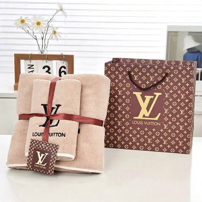 Towel new came good quality 
with paper bag 
45 dhs🇦🇪🇦🇪

Zain39
♥️♥️♥️