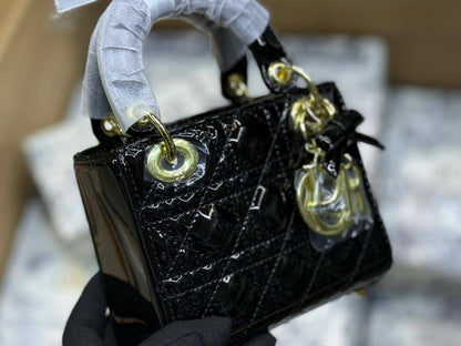 Dior
130 dhs🇦🇪🇦🇪 
with box

Zain175
♥️♥️♥️