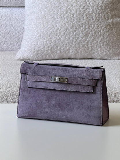 Hermes
pochette 21cm💥Master quality ✅with box📦
420 dhs❣️

Zain52
♥️♥️♥️