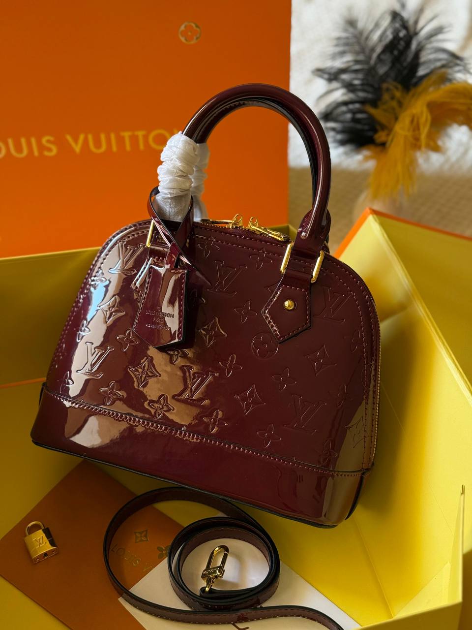 LV
25cm
350 dhs💓
Top quality 
With box🎁

Zain167
♥️♥️♥️