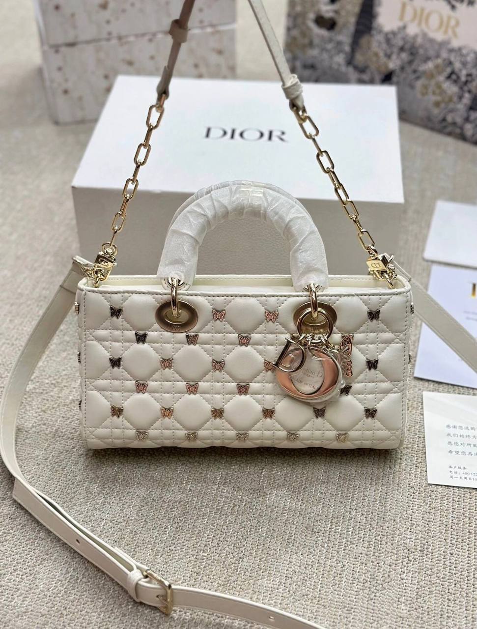 Dior
130 dhs✅
High quality 

with box
🎁🎁🎁

Zain35
♥️♥️♥️