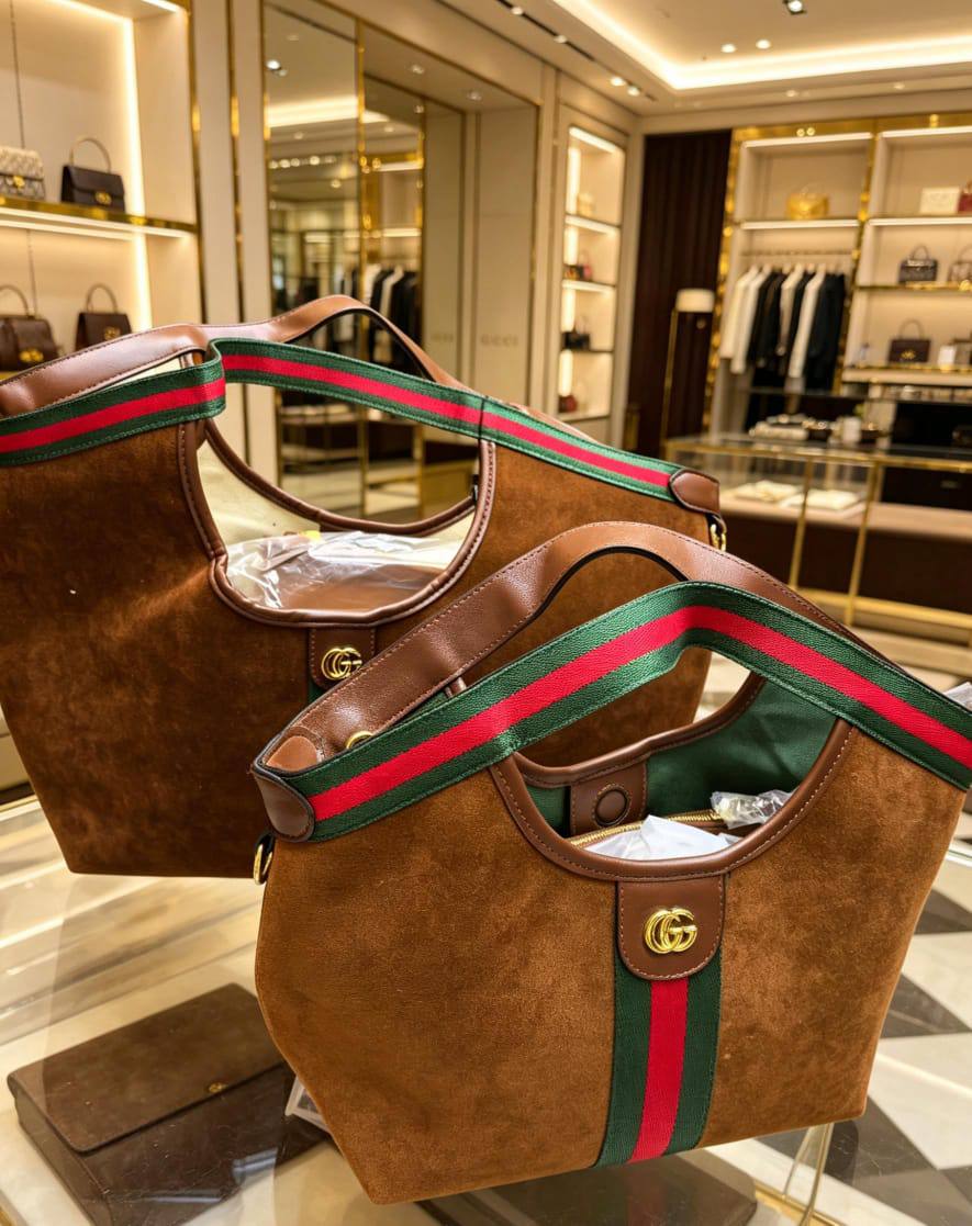 Gucci
120 dhs✅

Zain07
♥️♥️♥️
