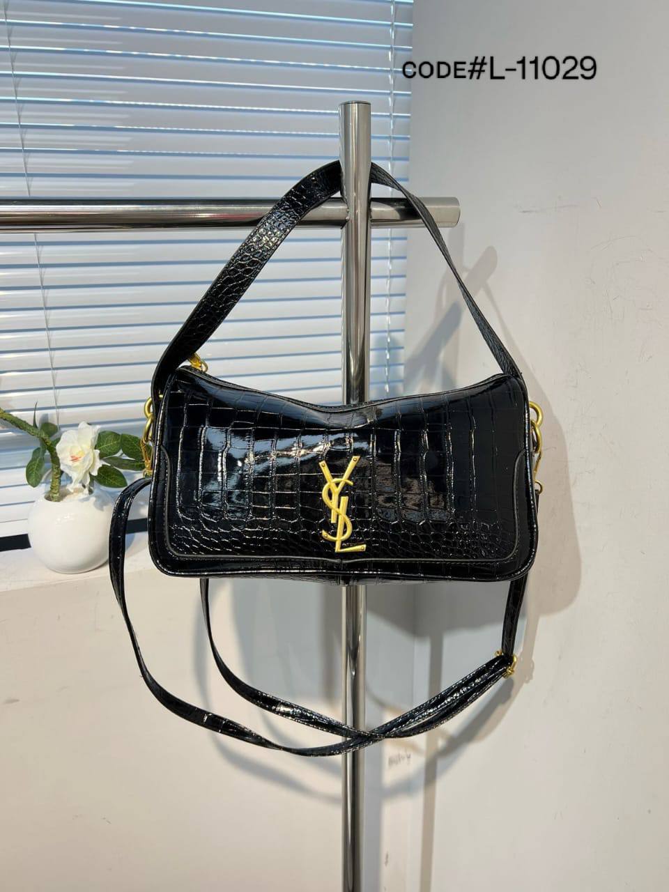 YSL  - ʏᴠᴇs sᴀɪɴᴛ ʟᴀᴜʀᴀɴᴛ
ᴄʀᴏᴄᴏᴅɪʟᴇ ʟᴇᴀᴛʜᴇʀ ᴍᴀᴛᴇʀɪᴀʟ
ɪᴛ ʜᴀs ʟᴏɴɢ ʙᴇʟᴛ sᴛʀᴀᴘ
sɪᴢᴇ : 28 cm

65 dhs🪙💕

Zain31
♥️♥️♥️